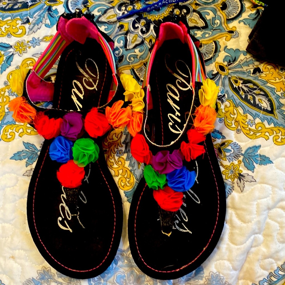 Cute little girl size 3 sandals by Paris Blues EUC